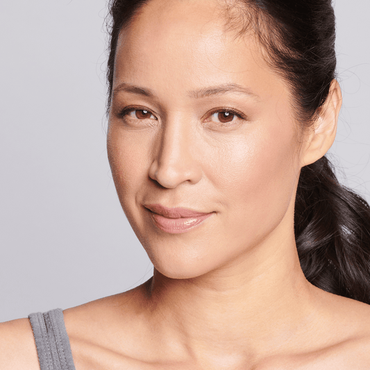 Even up Multi-Correction Serum model photo